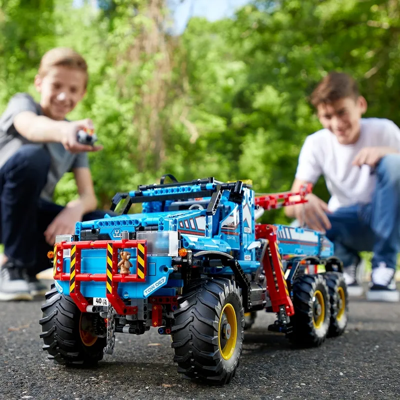 6x6 All Terrain Tow Truck van LEGO – productfoto 5 van 6