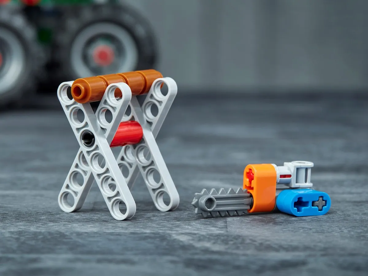 LEGO Forest Machine (42080) - image 15
