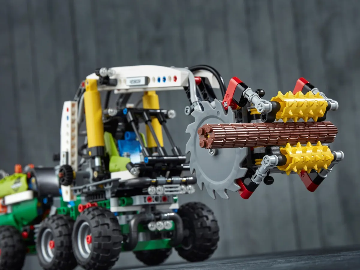 LEGO Forest Machine (42080) - image 17