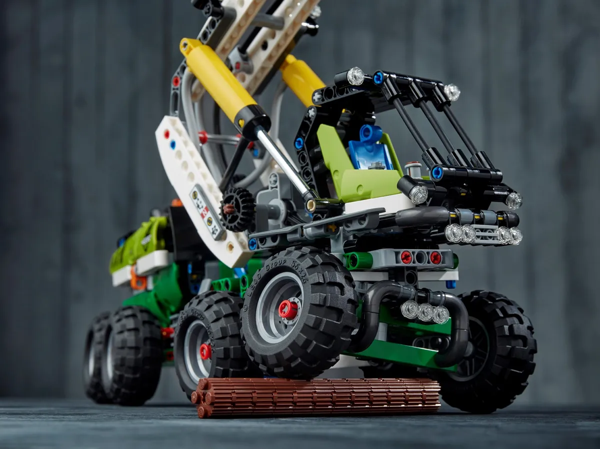 LEGO Forest Machine (42080) - image 18