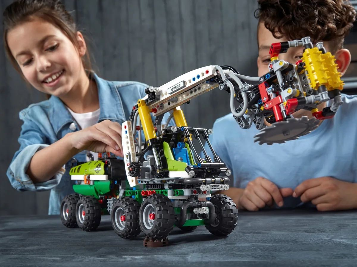 LEGO Forest Machine (42080) - image 21