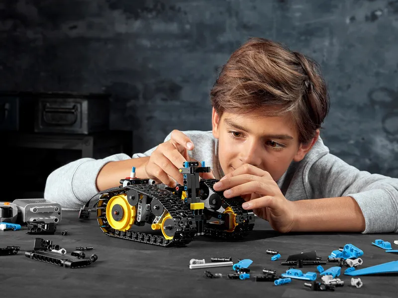 Remote-Controlled Stunt Racer de LEGO – photo du produit 12 sur 13