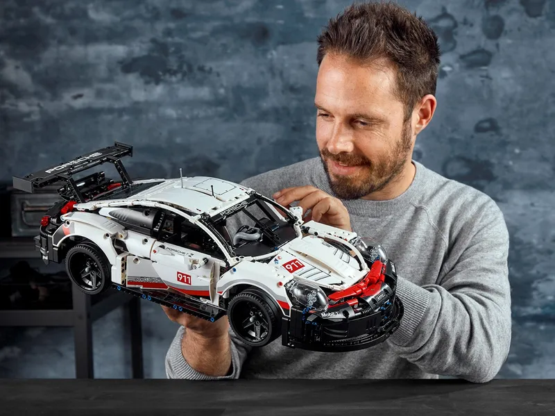 Porsche 911 RSR von LEGO – Produktfoto 10 von 15
