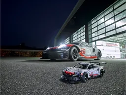 LEGO Porsche 911 RSR (42096) - image 11