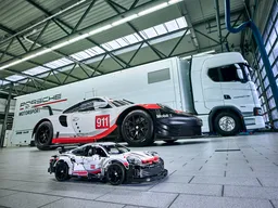 LEGO Porsche 911 RSR (42096) - image 12