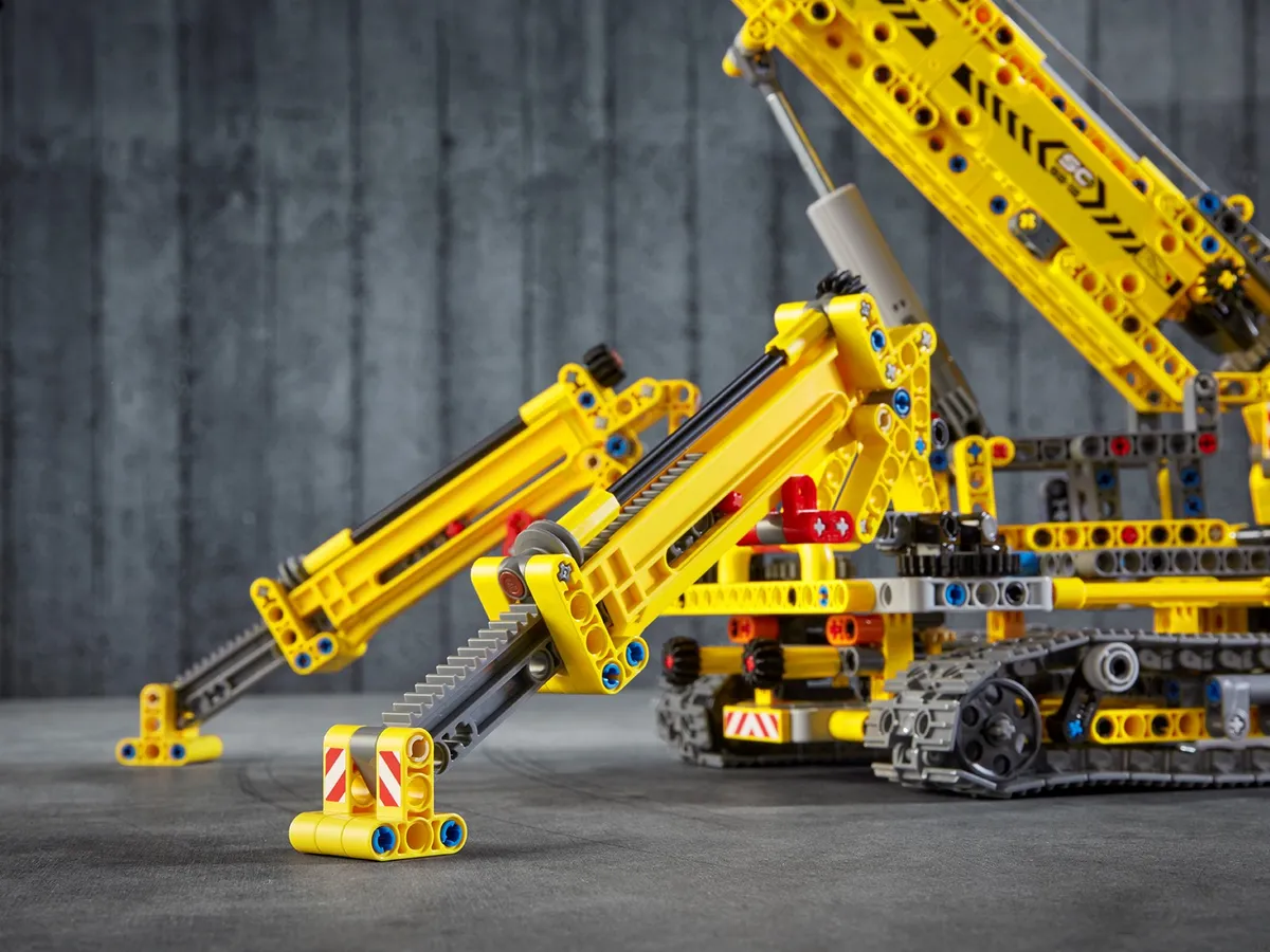 LEGO Compact Crawler Crane (42097) - image 14