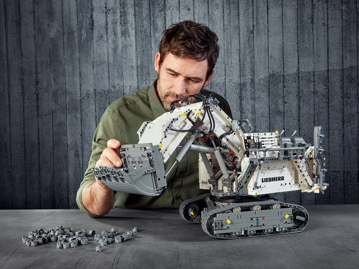 LEGO Liebherr R 9800 Excavator (42100) - Bild 12
