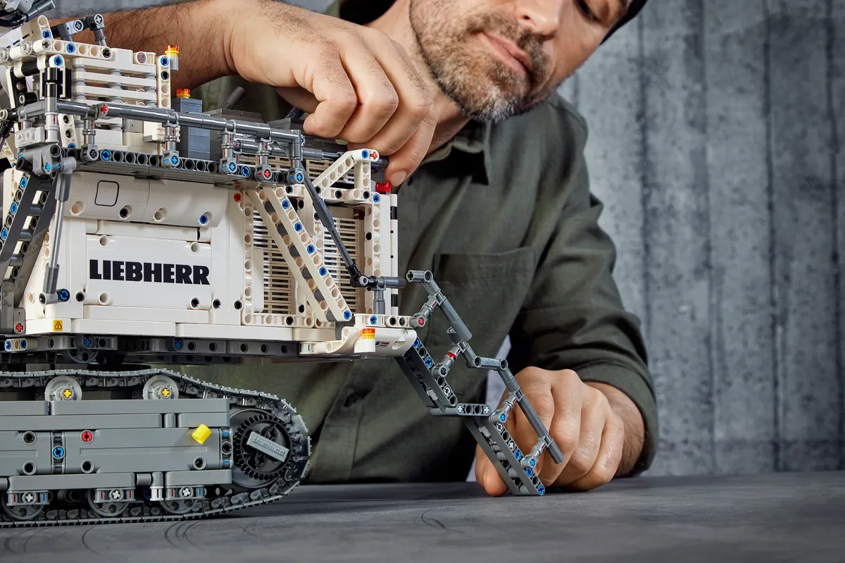 LEGO Liebherr R 9800 Excavator (42100) - Bild 15