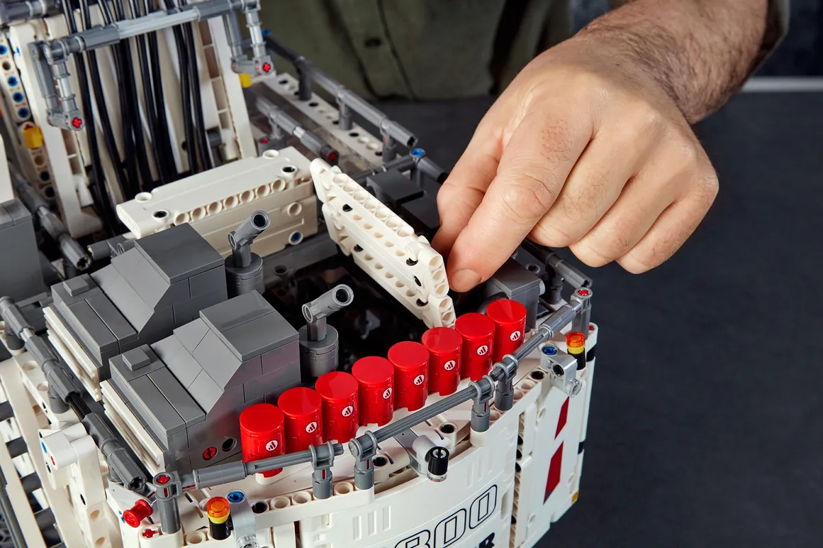 LEGO Liebherr R 9800 Excavator (42100) - Bild 16