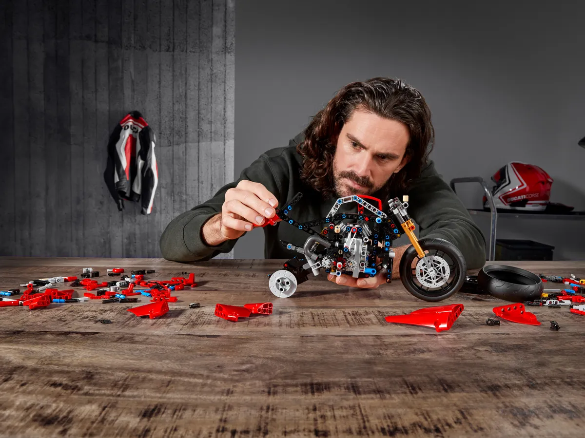 LEGO Ducati Panigale V4 R (42107) - Bild 9