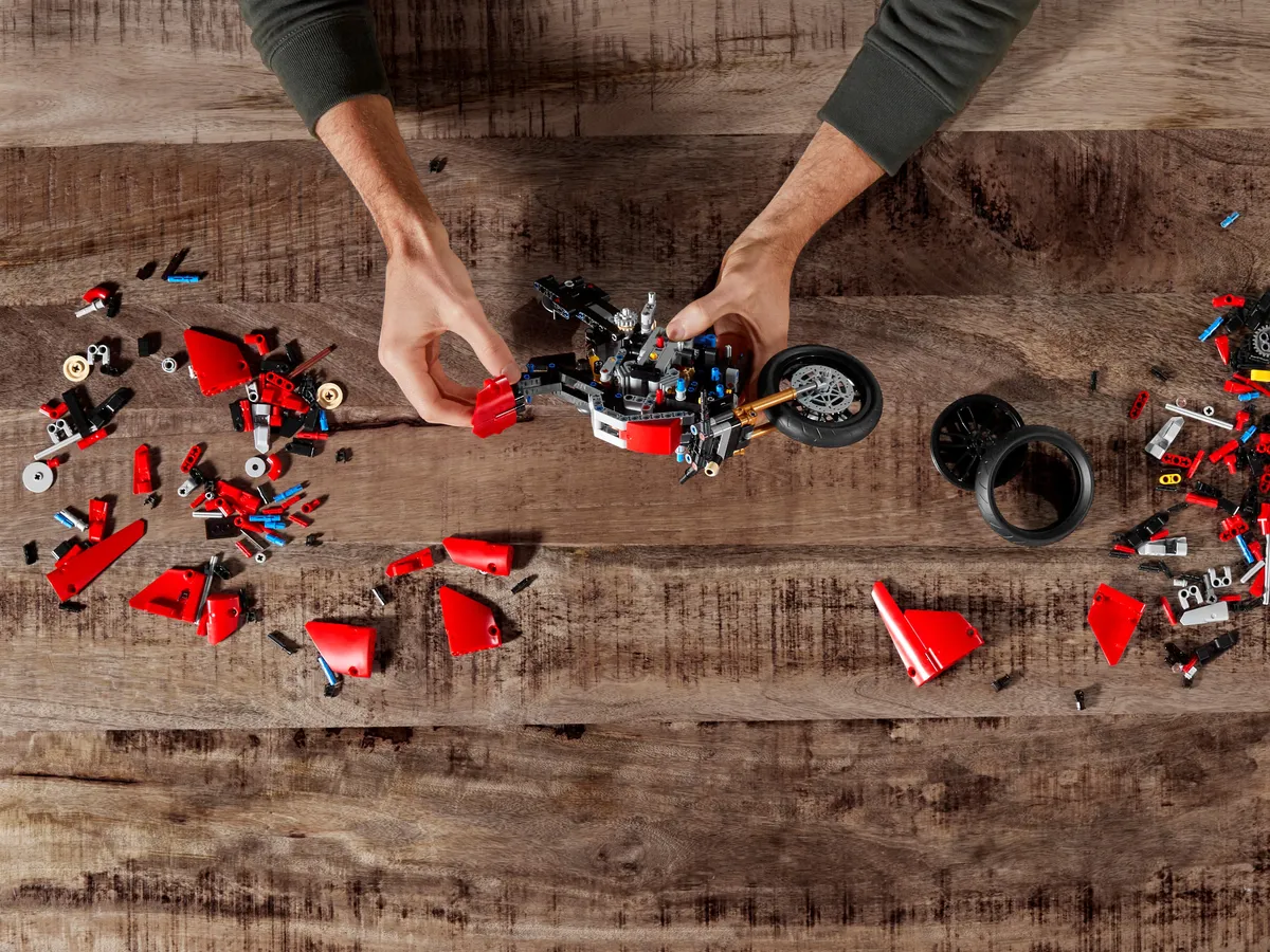 LEGO Ducati Panigale V4 R (42107) - Bild 10