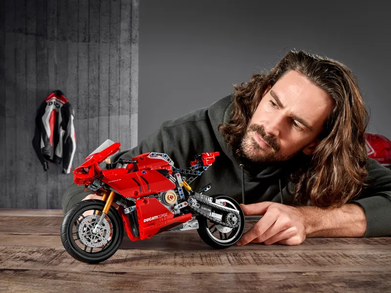 Ducati Panigale V4 R by LEGO – product photo 16 of 17