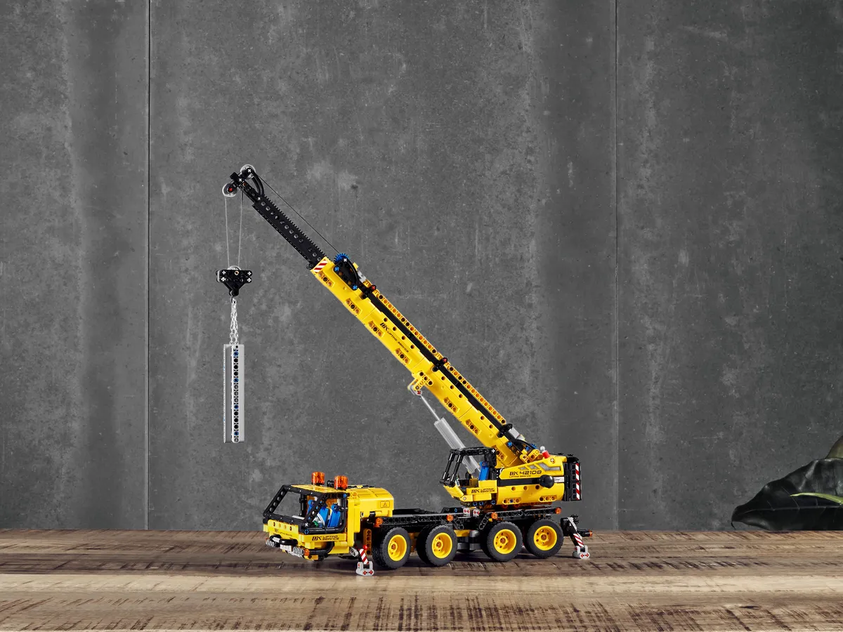 LEGO Mobile Crane (42108) - image 9