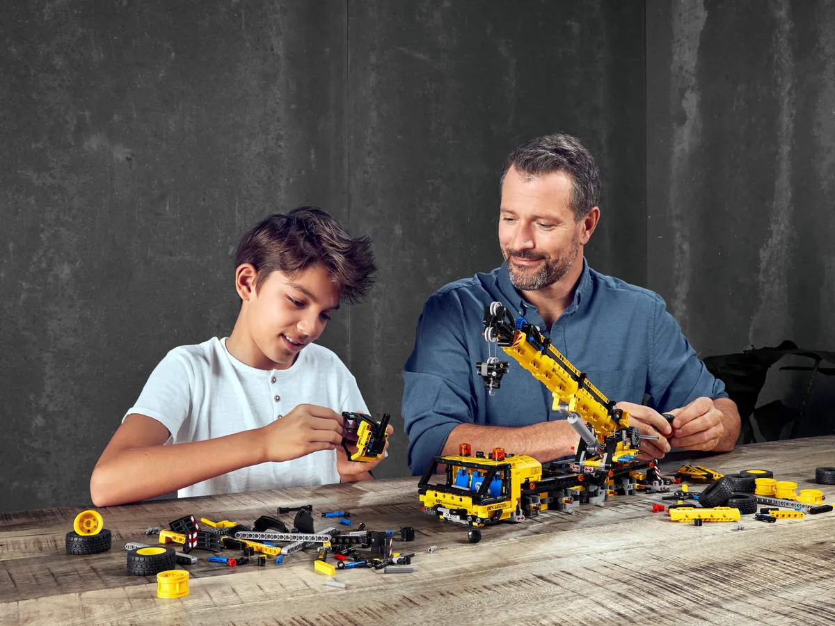 LEGO Mobile Crane (42108) - image 7