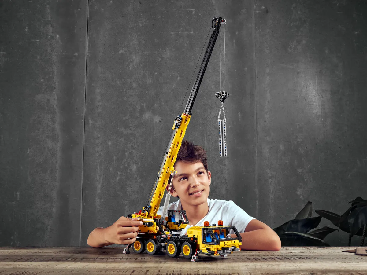 LEGO Mobile Crane (42108) - image 8