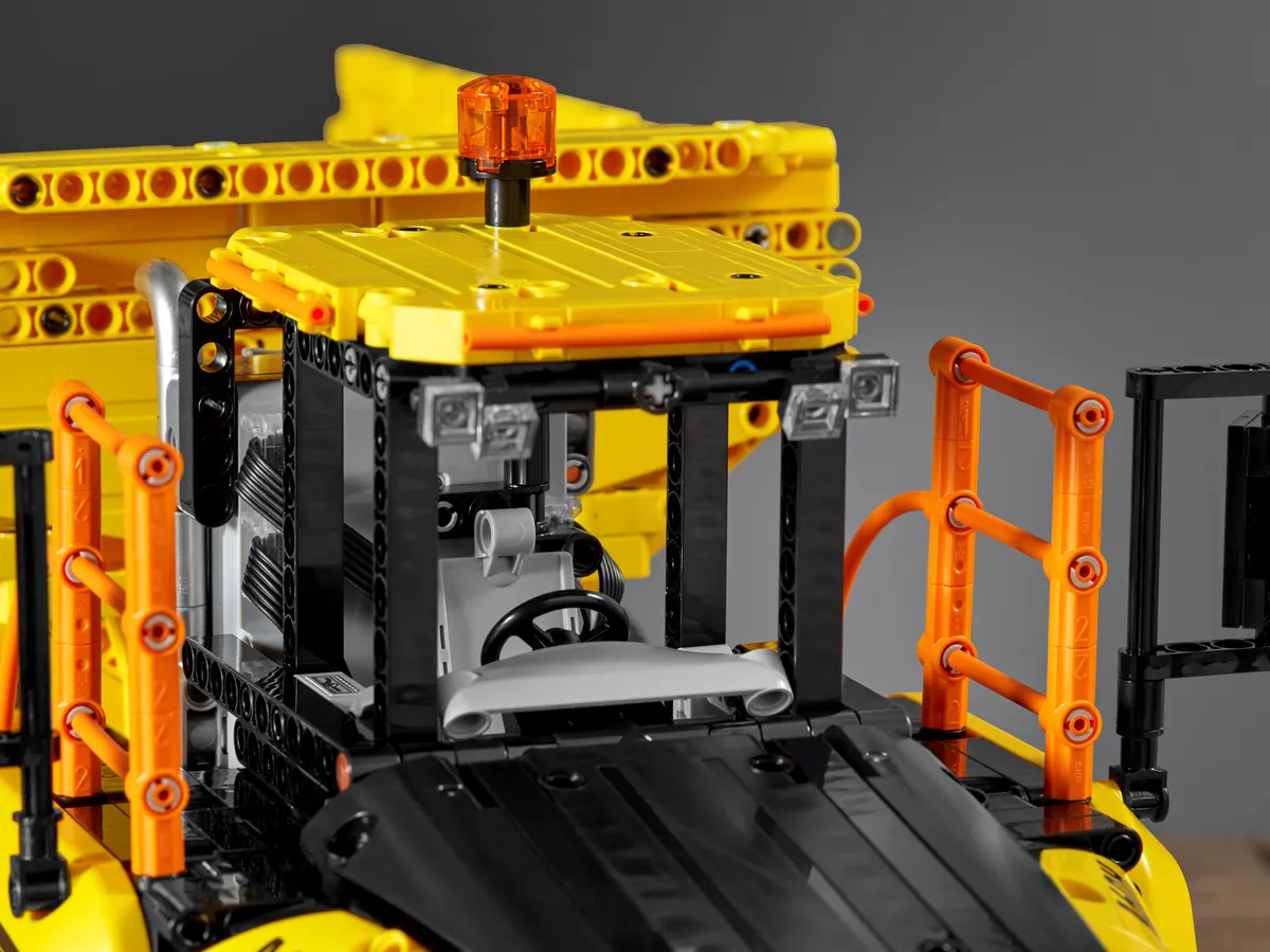 LEGO 6x6 Volvo Articulated Hauler (42114) - Bild 15