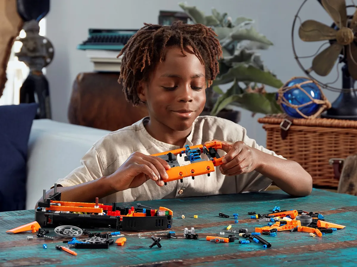 LEGO Rescue Hovercraft (42120) - image 9