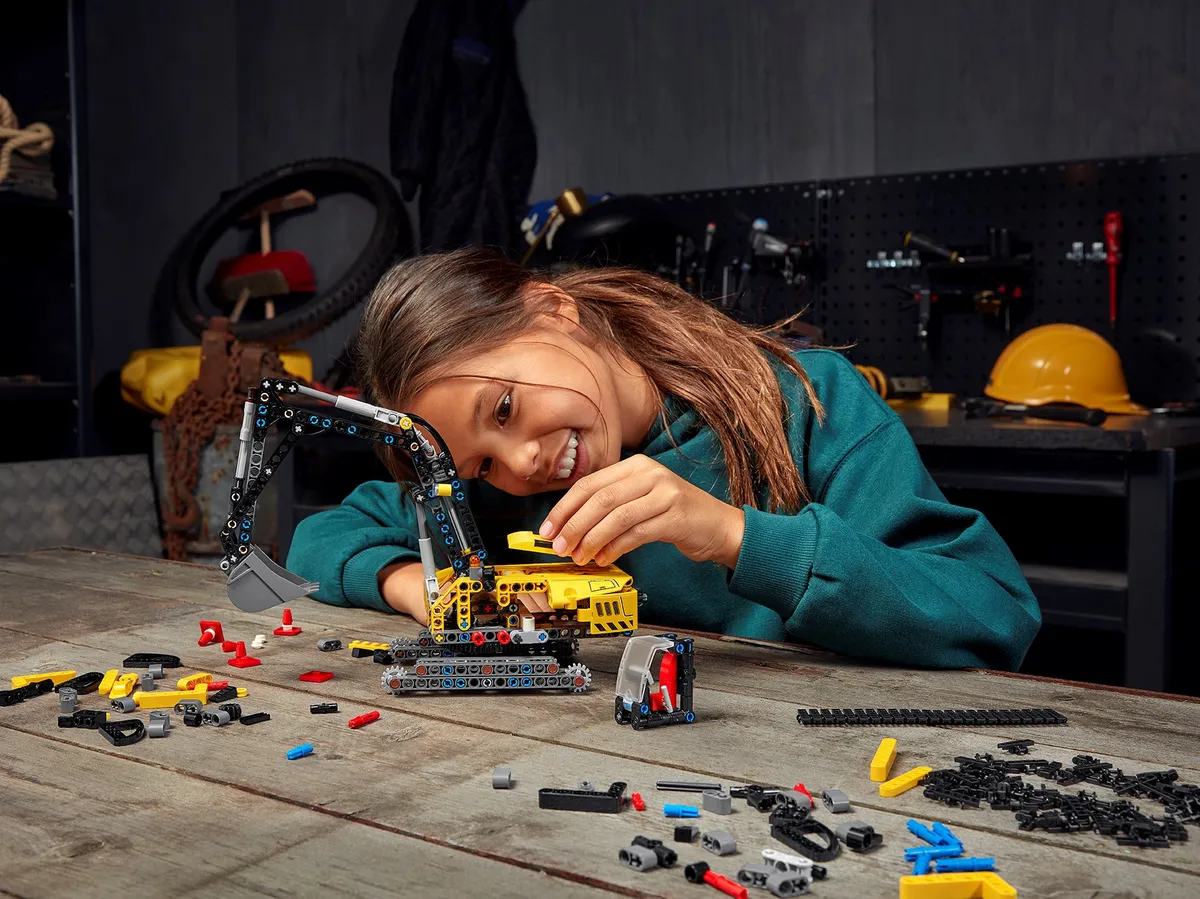 LEGO Heavy-Duty Excavator (42121) - Bild 9