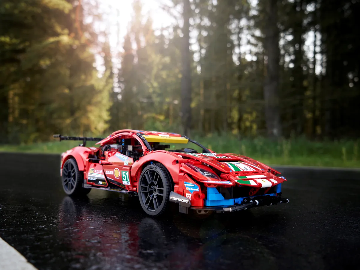 LEGO Ferrari 488 GTE “AF Corse #51” (42125) - Bild 9