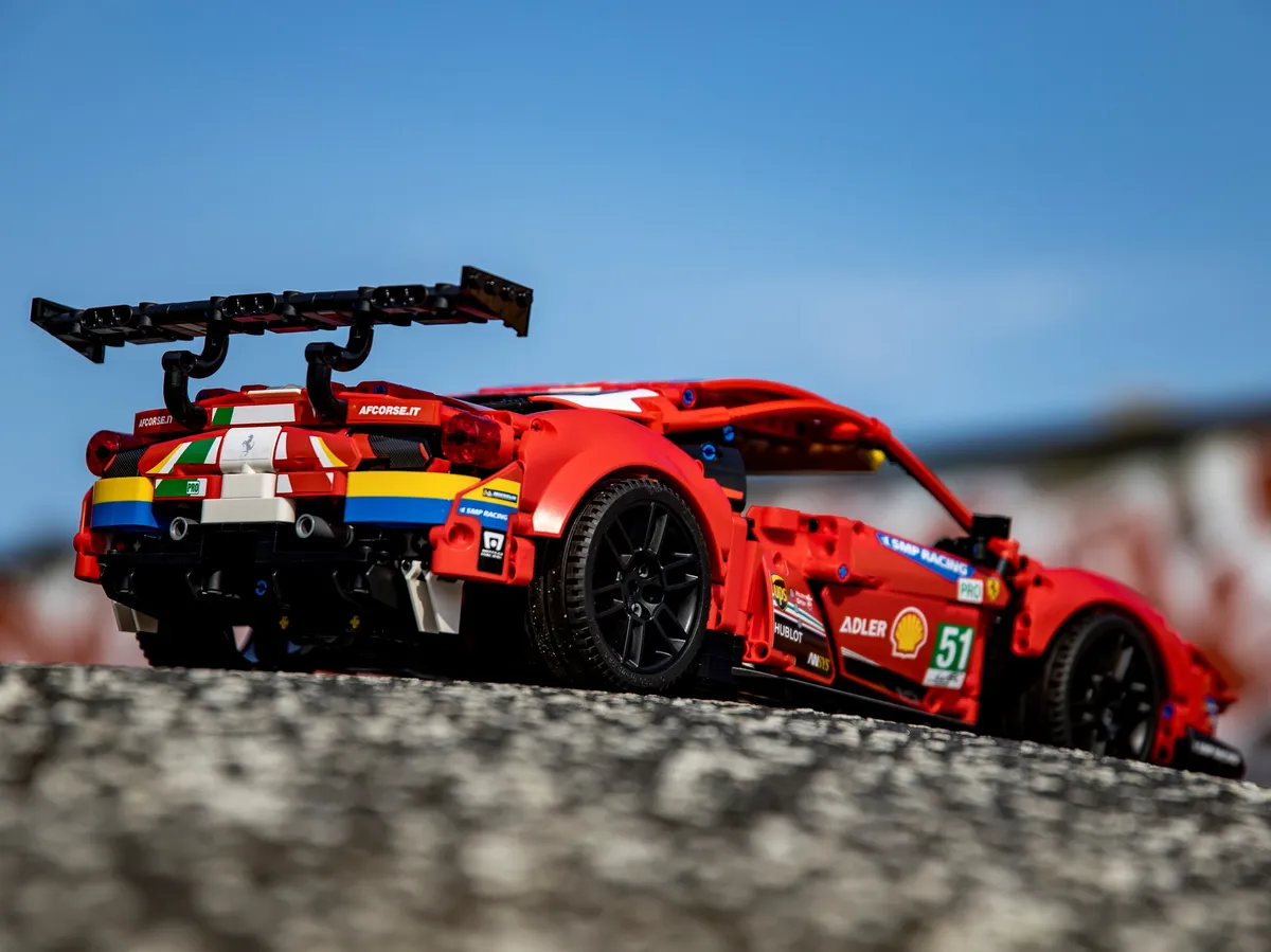 LEGO Ferrari 488 GTE “AF Corse #51” (42125) - Bild 10