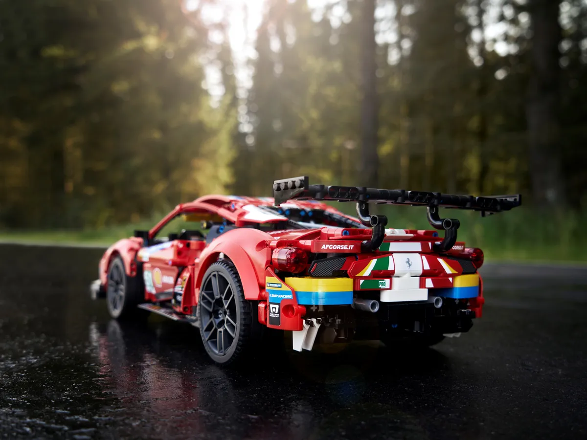 LEGO Ferrari 488 GTE “AF Corse #51” (42125) - Bild 8