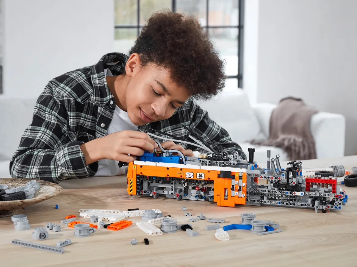 LEGO Heavy-duty Tow Truck (42128) - Bild 11