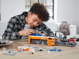 LEGO Heavy-duty Tow Truck (42128) - image 11