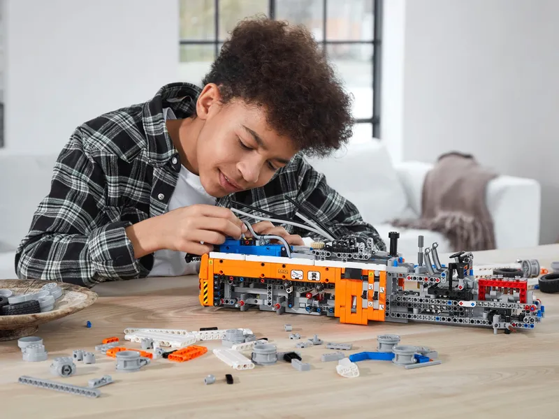 Heavy-duty Tow Truck by LEGO – product photo 12 of 19