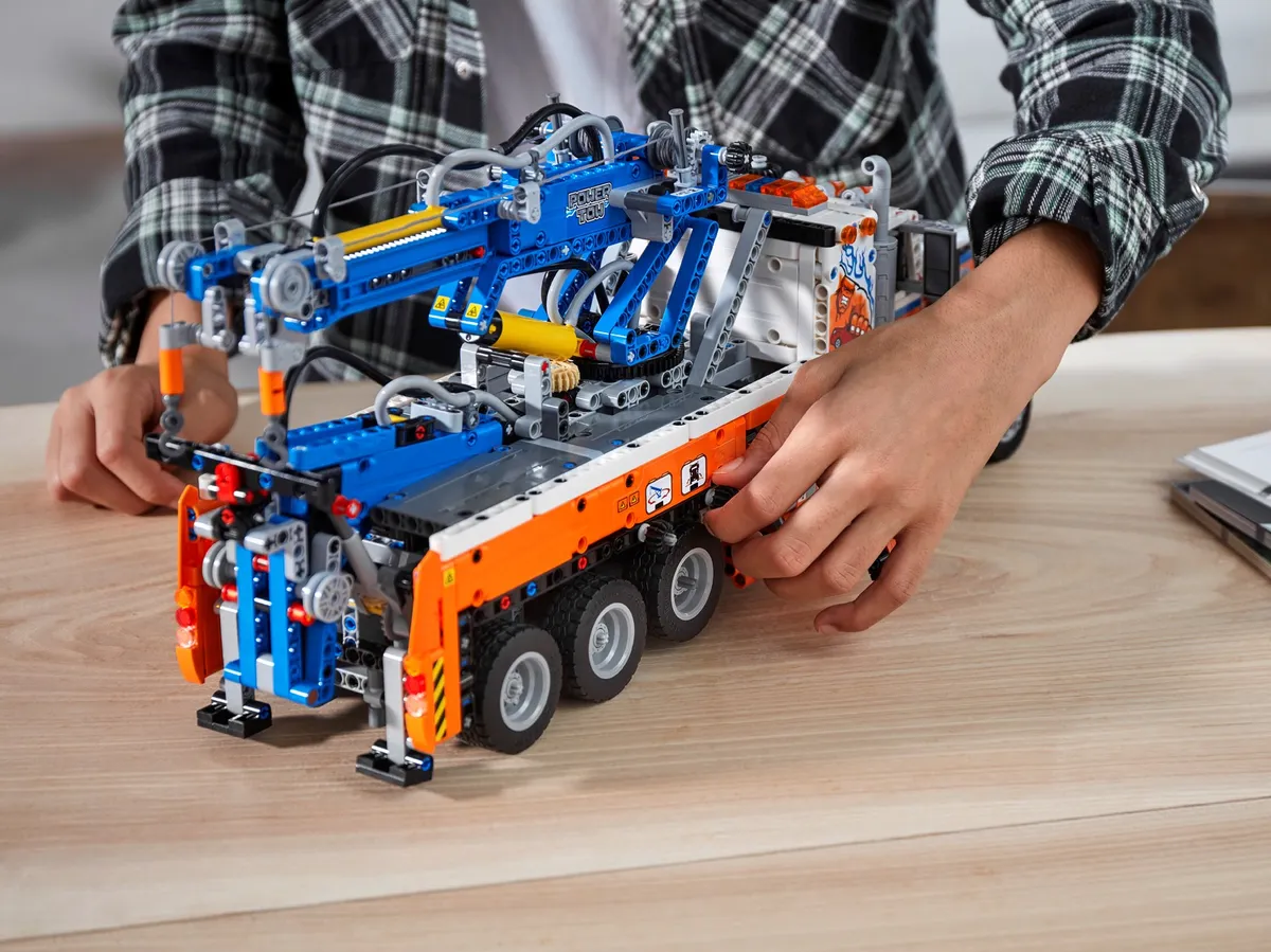 LEGO Heavy-duty Tow Truck (42128) - Bild 18