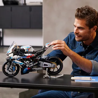 BMW M 1000 RR van LEGO – productfoto 8 van 8