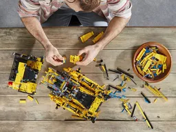 LEGO App-Controlled Cat® D11 Bulldozer (42131) - image 9