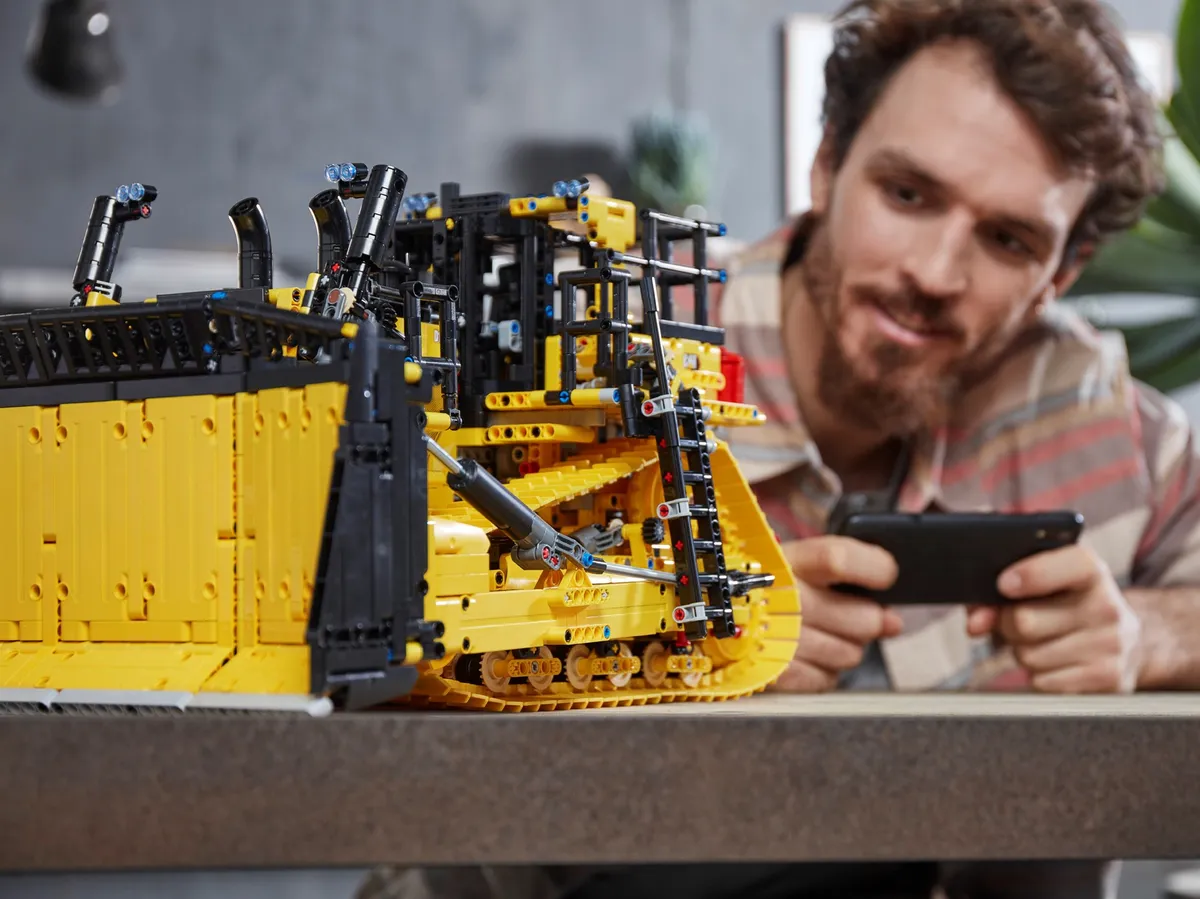 LEGO App-Controlled Cat® D11 Bulldozer (42131) - Bild 12