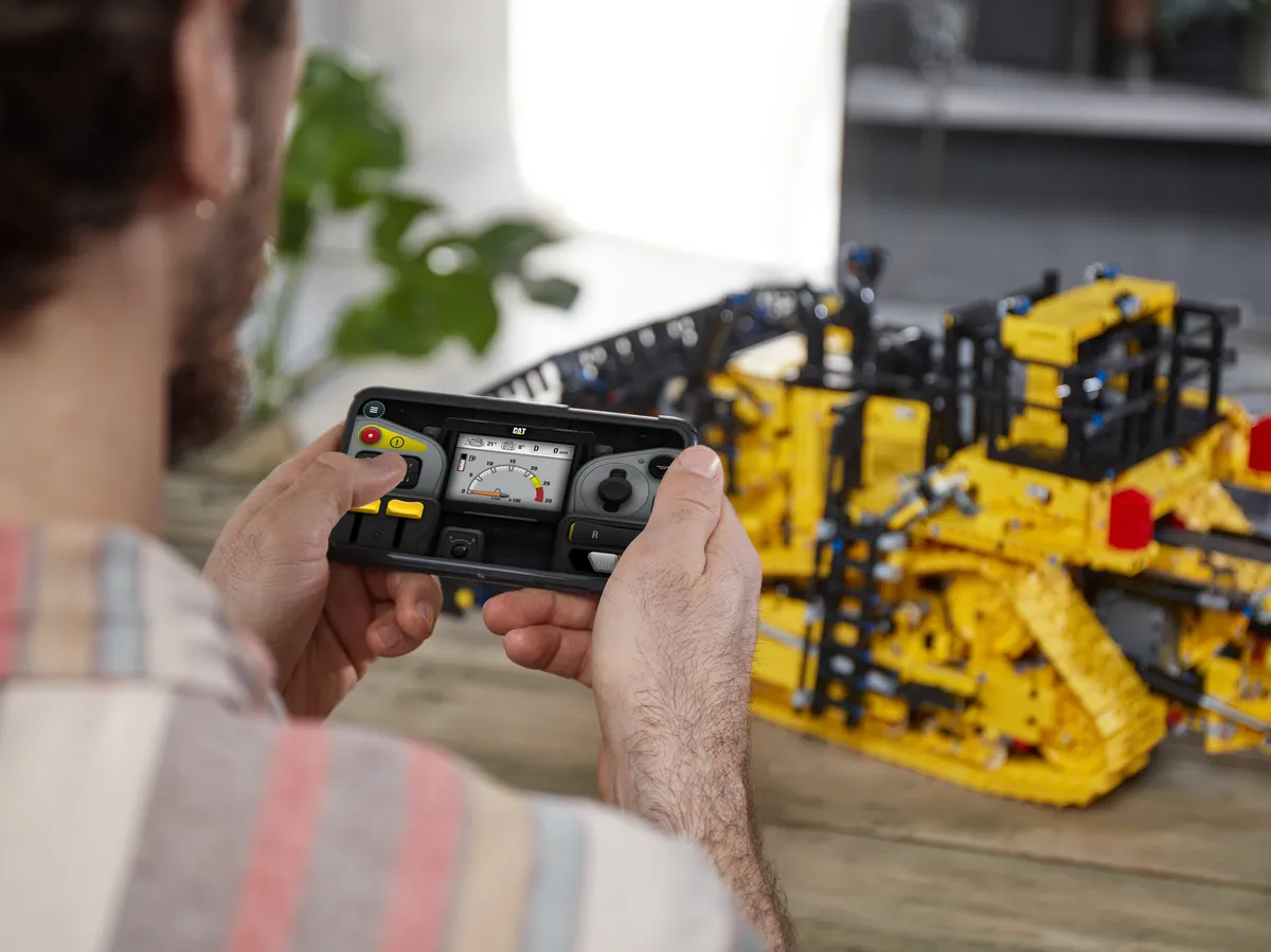 LEGO App-Controlled Cat® D11 Bulldozer (42131) - Bild 13