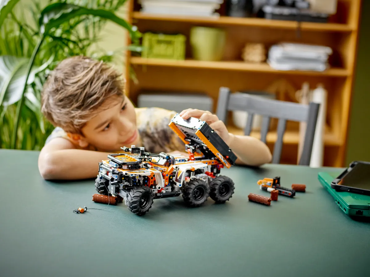 LEGO All-Terrain Vehicle (42139) - Bild 10