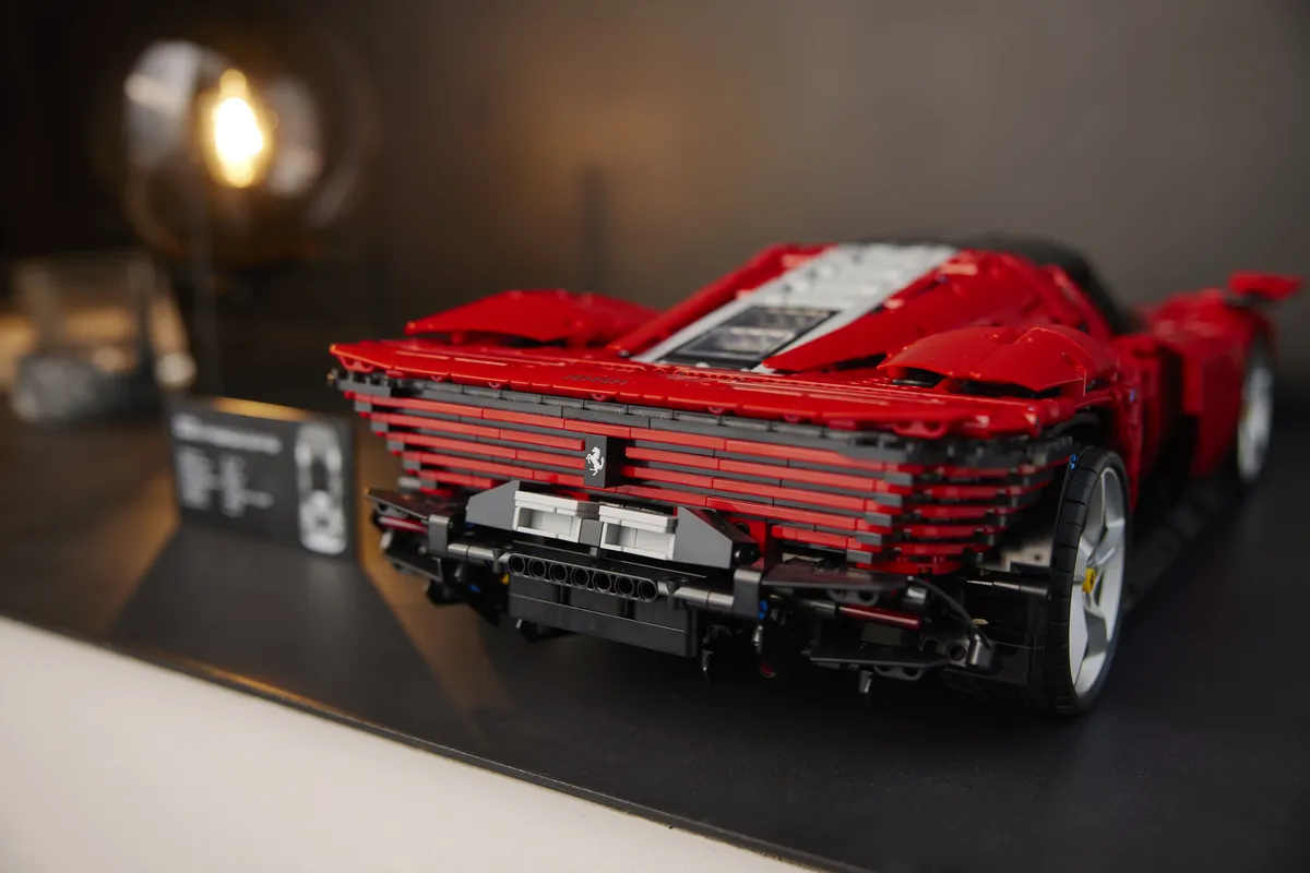 LEGO Ferrari Daytona SP3 (42143) - Bild 13