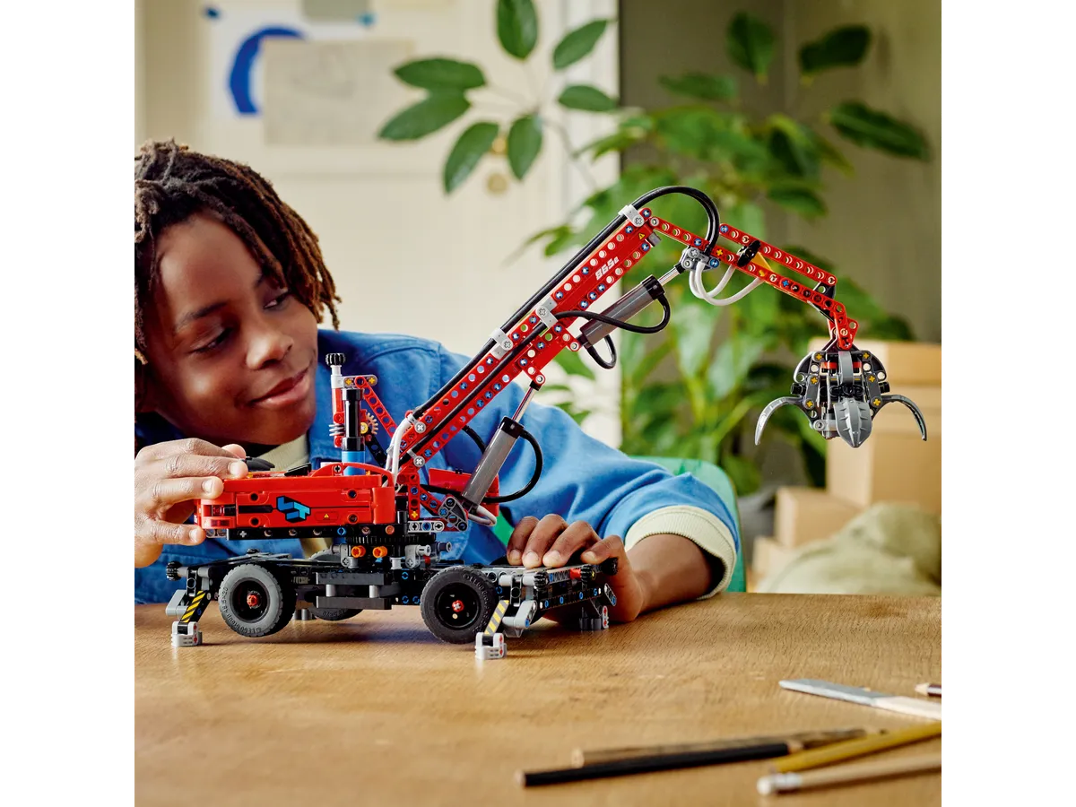 LEGO Material Handler (42144) - image 9