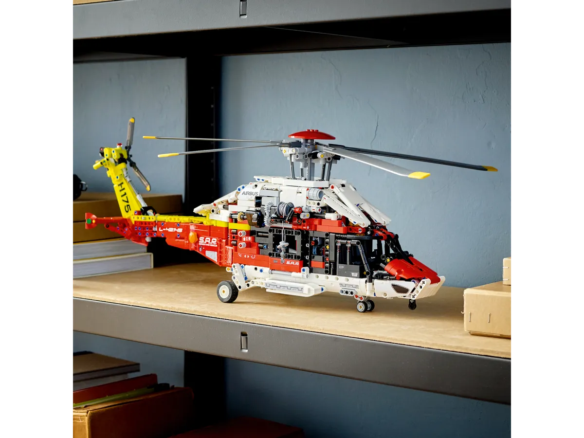 LEGO Airbus H175 Rescue Helicopter (42145) - Bild 8
