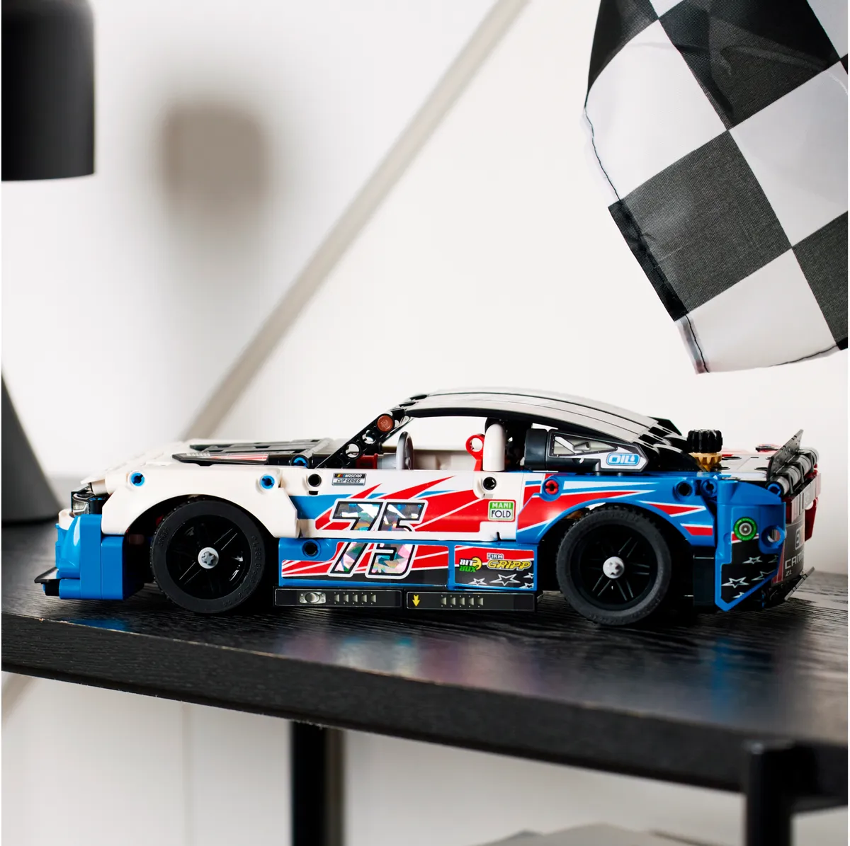 LEGO NASCAR® Next Gen Chevrolet Camaro ZL1 (42153) - Bild 8