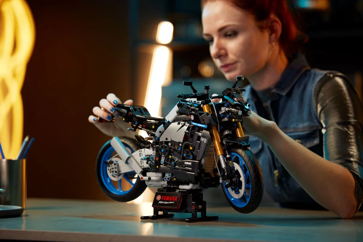 LEGO Yamaha MT-10 SP (42159) - Bild 7
