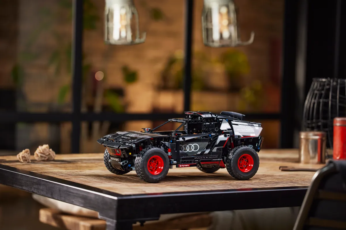 LEGO Audi RS Q e-tron (42160) - image 9