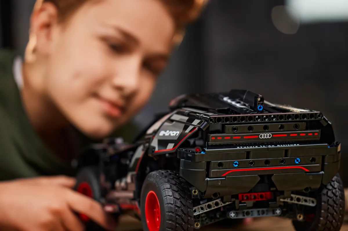 LEGO Audi RS Q e-tron (42160) - image 8