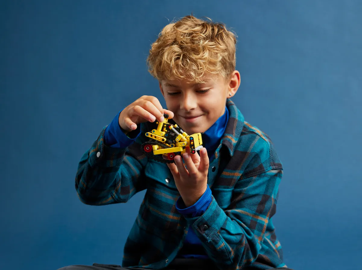 LEGO Heavy-Duty Bulldozer (42163) - Bild 5