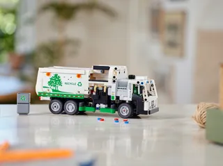 Mack® LR Electric Garbage Truck fra LEGO – produktbillede 10 af 10