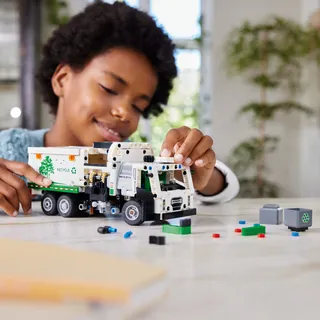 Mack® LR Electric Garbage Truck fra LEGO – produktbillede 8 af 10