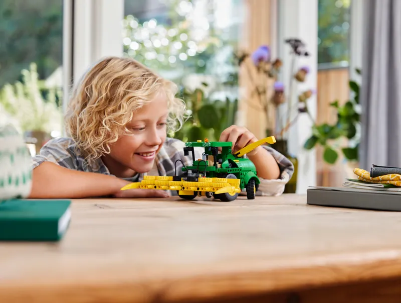 John Deere 9700 Forage Harvester van LEGO – productfoto 7 van 8