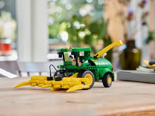 John Deere 9700 Forage Harvester van LEGO – productfoto 8 van 8