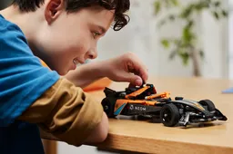 LEGO NEOM McLaren Formula E Race Car (42169) - afbeelding 6