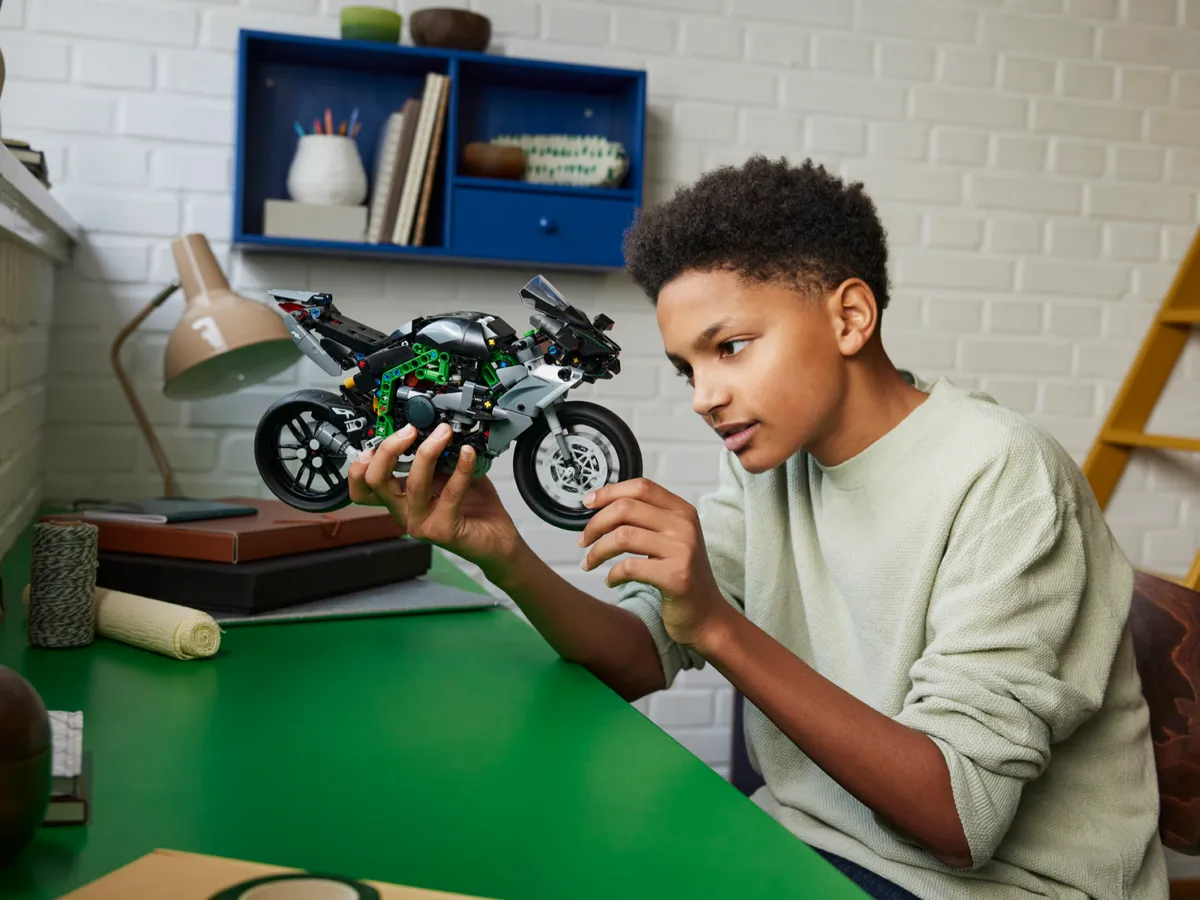 LEGO Kawasaki Ninja H2R Motorcycle (42170) - Bild 5