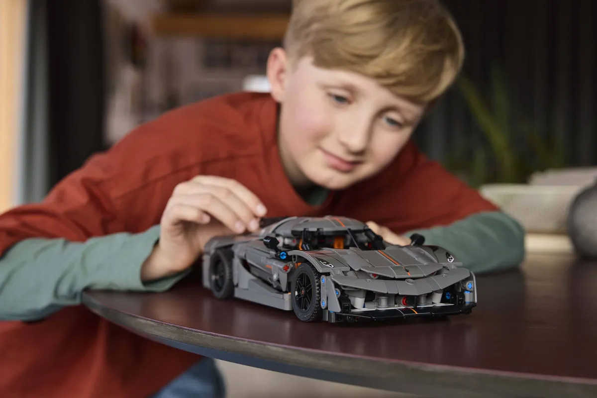 LEGO Koenigsegg Jesko Absolut Grey Hypercar (42173) - image 9