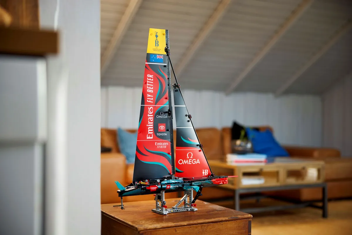 LEGO Emirates Team New Zealand AC75 Yacht (42174) - Bild 10